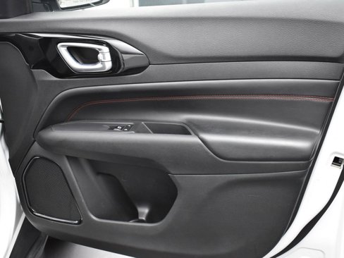 Used 2023 Jeep Compass Trailhawk image 8