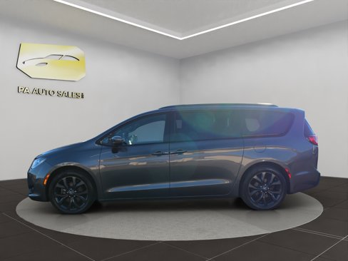 Used 2019 Chrysler Pacifica Touring-L image 4