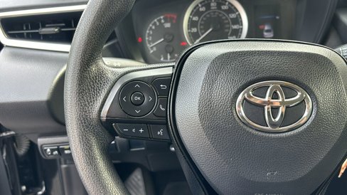 Used 2021 Toyota Corolla LE image 17