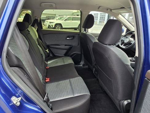 Used 2023 Nissan Rogue SV image 13