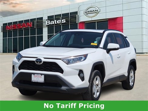 Used 2020 Toyota RAV4 XLE image 2