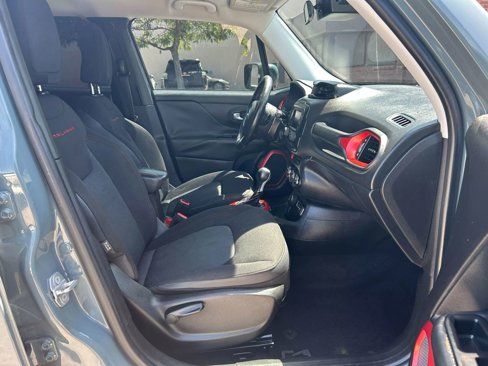 Used 2015 Jeep Renegade Trailhawk image 21