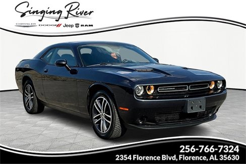Used 2019 Dodge Challenger SXT image 1