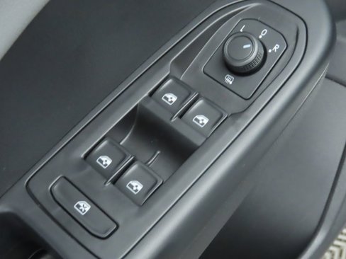 Certified 2022 Volkswagen Taos SE image 24