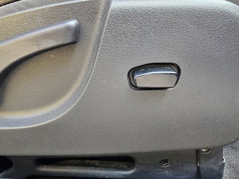 Used 2012 Jeep Liberty Limited image 19