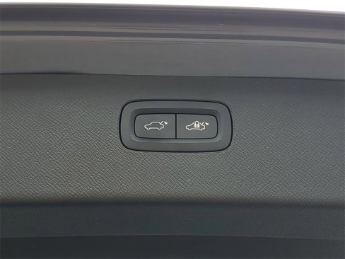 Used 2022 Volvo XC90 T6 Momentum image 32