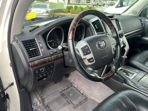 Used 2014 Toyota Land Cruiser image 16