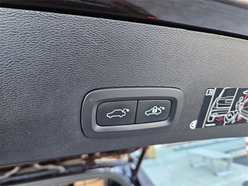 Used 2019 Volvo XC40 T5 Inscription image 12