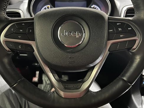 Used 2018 Jeep Grand Cherokee Limited image 17