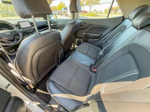 Used 2022 Hyundai Venue Limited w/ Cargo Package image 16