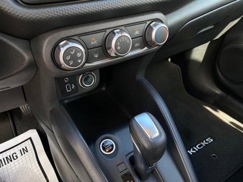 Used 2025 Nissan Kicks Play S image 17