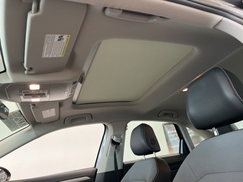 Used 2025 Volkswagen Jetta SE image 10