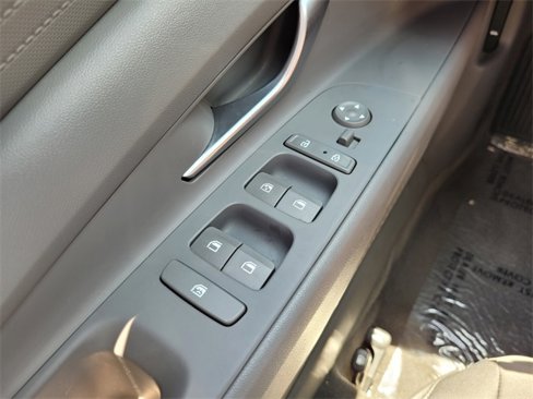 Used 2023 Hyundai Elantra SEL image 21