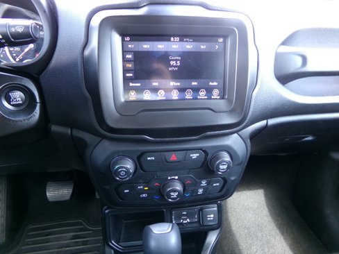 Used 2018 Jeep Renegade Latitude image 7