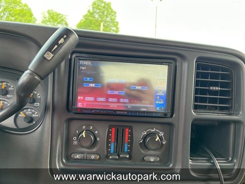Used 2004 GMC Sierra 3500 SLE w/ Heavy-Duty Power Package image 13