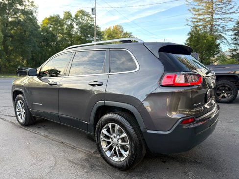 Used 2019 Jeep Cherokee Latitude Plus image 3
