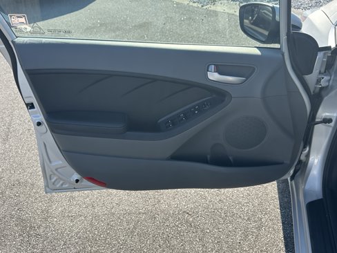 Used 2017 Kia Forte LX image 13
