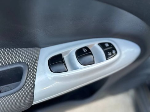 Used 2017 Nissan Juke SV image 40