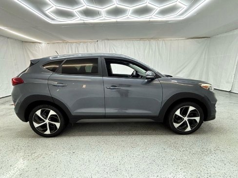 Used 2016 Hyundai Tucson Sport image 2