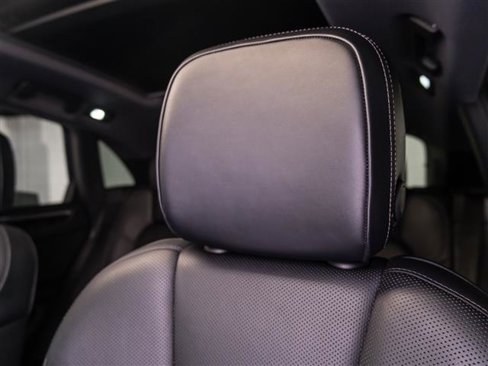 Certified 2024 Porsche Macan S image 22