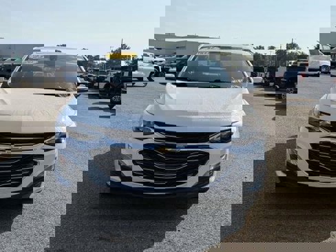 Used 2023 Chevrolet Malibu LT image 3