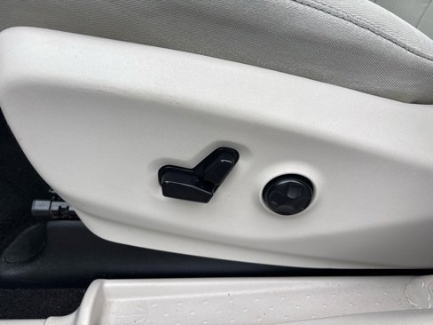 Used 2017 Chrysler Pacifica Touring image 11