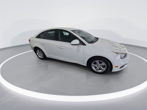 Used 2016 Chevrolet Cruze LT image 2