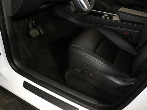 Used 2021 Tesla Model Y Long Range image 22