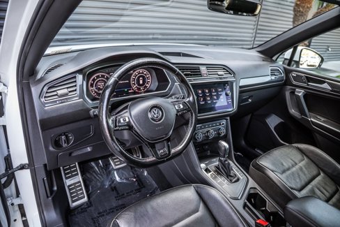 Used 2018 Volkswagen Tiguan SEL Premium w/ R-Line Package image 4