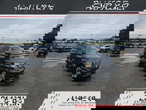 Used 2016 Chrysler Town & Country Touring image 2