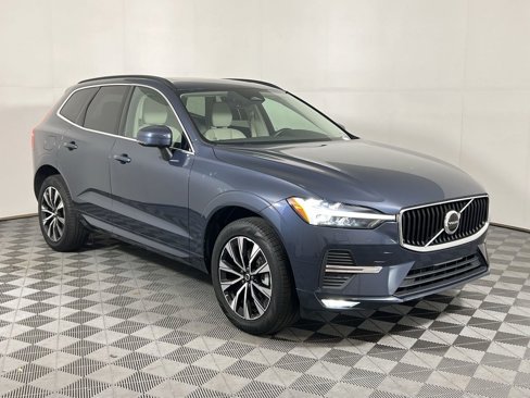 Used 2023 Volvo XC60 B5 Core image 2