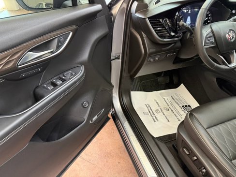 Used 2022 Buick Envision Avenir w/ Technology Package II image 10