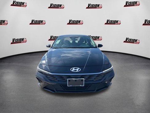 Certified 2024 Hyundai Elantra SE image 2