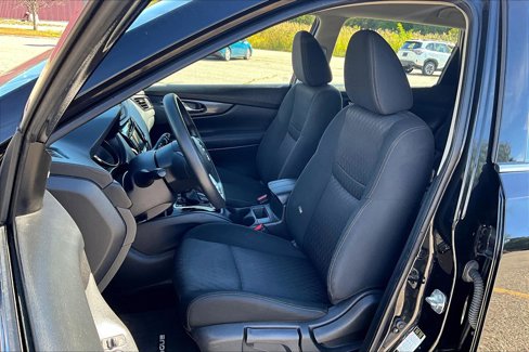 Used 2018 Nissan Rogue S image 19
