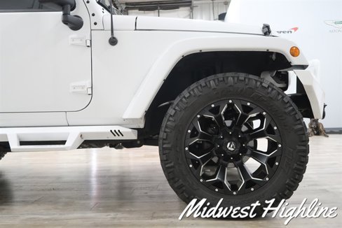 Used 2017 Jeep Wrangler Unlimited Sahara w/ Connectivity Group image 24