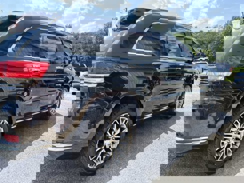 Used 2017 Jeep Grand Cherokee Summit image 6