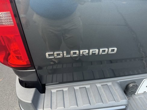 Used 2015 Chevrolet Colorado LT w/ LT Convenience Package image 9