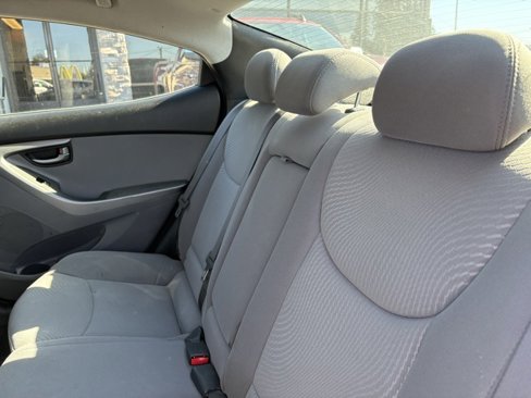 Used 2014 Hyundai Elantra SE image 5