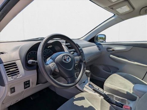 Used 2013 Toyota Corolla LE image 9