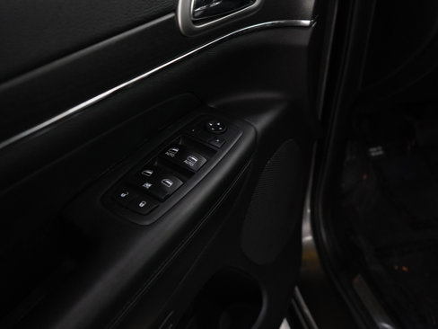 Used 2018 Jeep Grand Cherokee Limited w/ Luxury Group II image 19