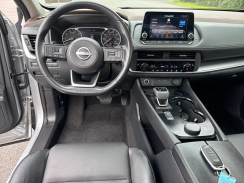 Used 2023 Nissan Rogue SV image 12