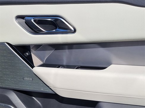 Used 2018 Land Rover Range Rover Velar R-Dynamic SE image 18