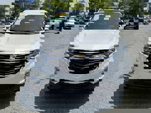 Used 2020 Chevrolet Equinox LT image 2