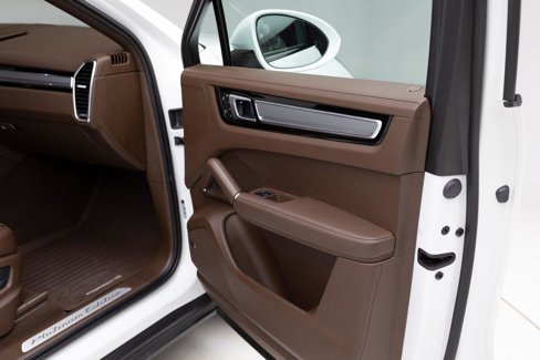 Used 2022 Porsche Cayenne Platinum Edition image 27