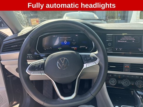 Used 2024 Volkswagen Jetta SE w/ Panoramic Sunroof Package image 13