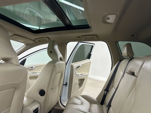 Used 2015 Volvo XC60 T6 Platinum image 28