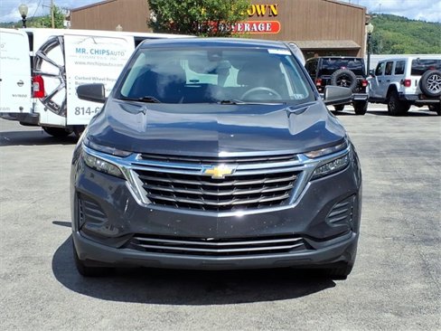 Used 2022 Chevrolet Equinox LS w/ Driver Confidence II Package image 2