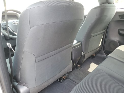 Used 2018 Toyota RAV4 LE image 10