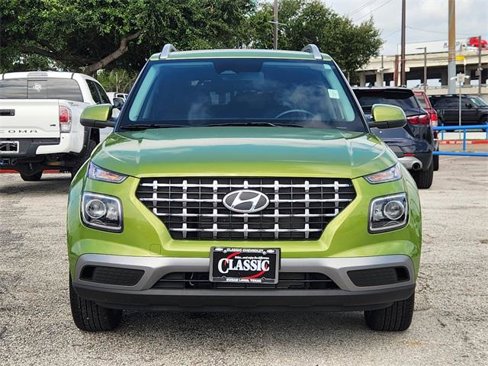 Used 2024 Hyundai Venue SEL image 2