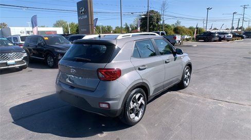 Used 2023 Hyundai Venue SEL image 5
